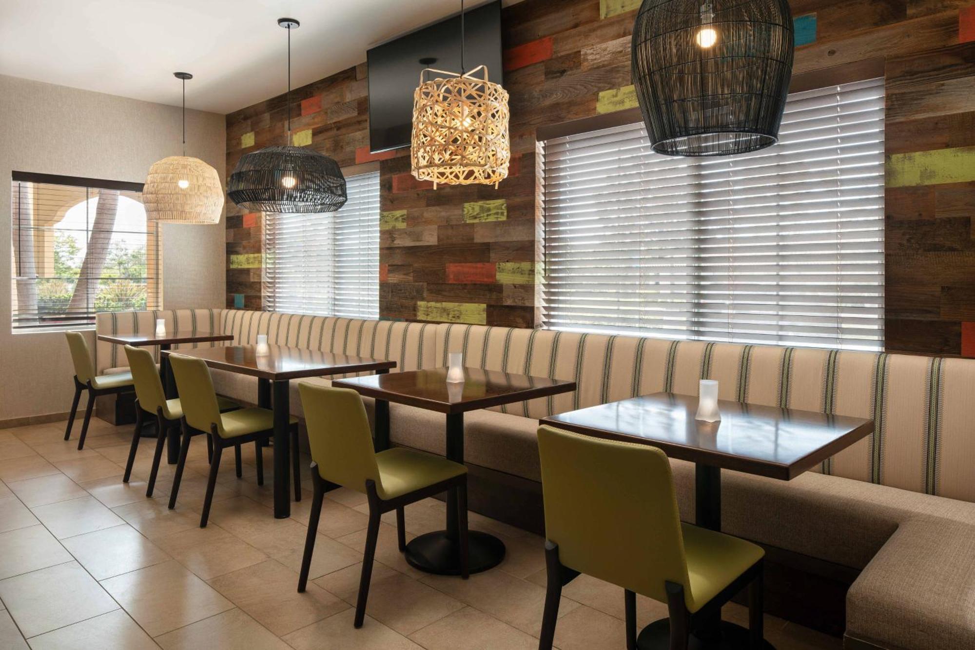 فندق Courtyard By Marriott Santa Barbara غولتا المظهر الخارجي الصورة