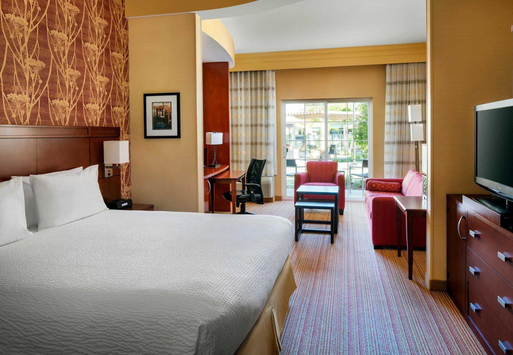 فندق Courtyard By Marriott Santa Barbara غولتا المظهر الخارجي الصورة